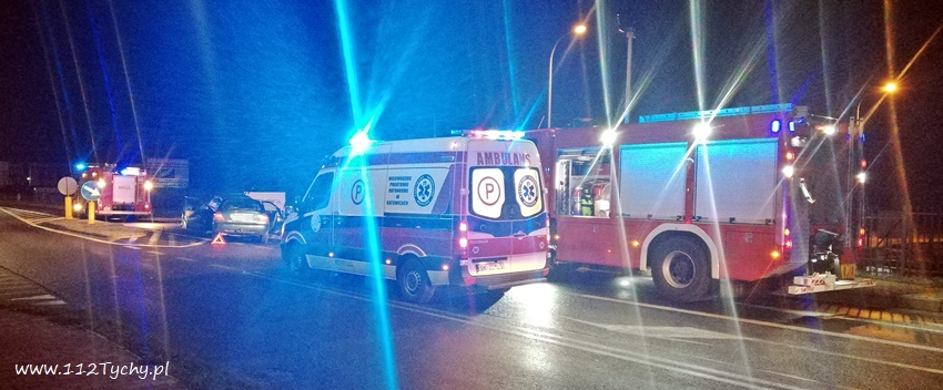 CZOŁOWE ZDERZENIE DWÓCH OSOBÓWEK NA KATOWICKIEJ CZOŁOWE ZDERZENIE DWÓCH OSOBÓWEK NA KATOWICKIEJ