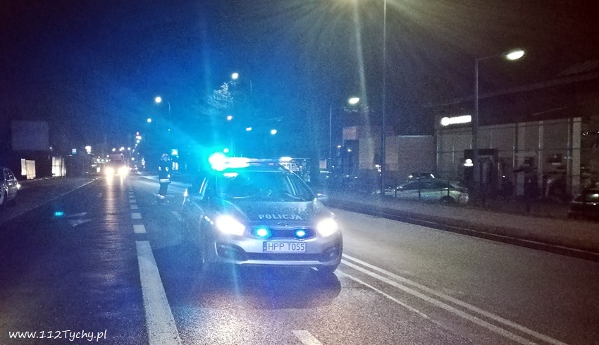 CZOŁOWE ZDERZENIE DWÓCH OSOBÓWEK NA KATOWICKIEJ CZOŁOWE ZDERZENIE DWÓCH OSOBÓWEK NA KATOWICKIEJ