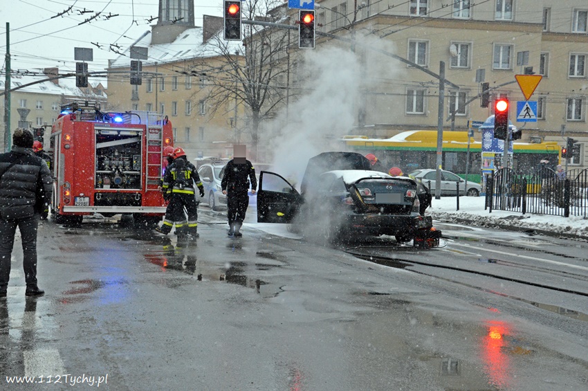 POŻAR SAMOCHODU NA ULICY BEGONII POŻAR SAMOCHODU NA ULICY BEGONII
