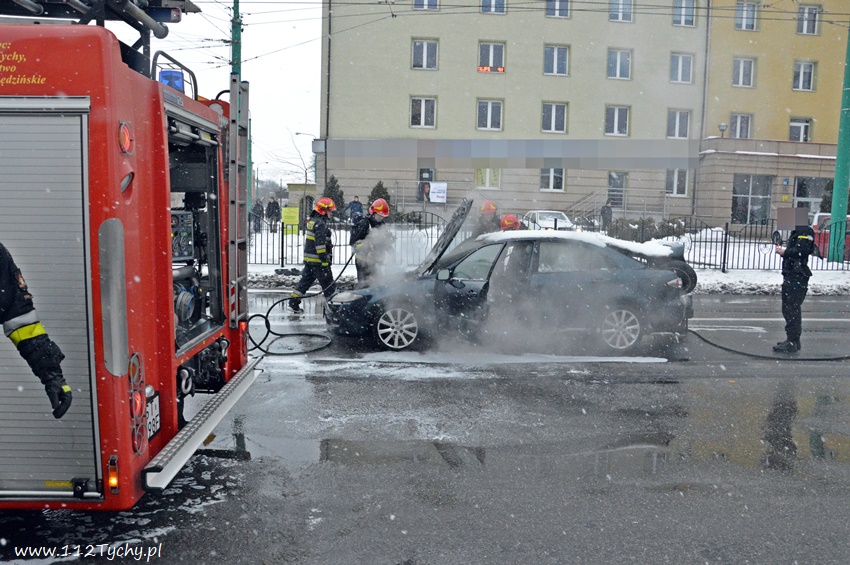 POŻAR SAMOCHODU NA ULICY BEGONII POŻAR SAMOCHODU NA ULICY BEGONII