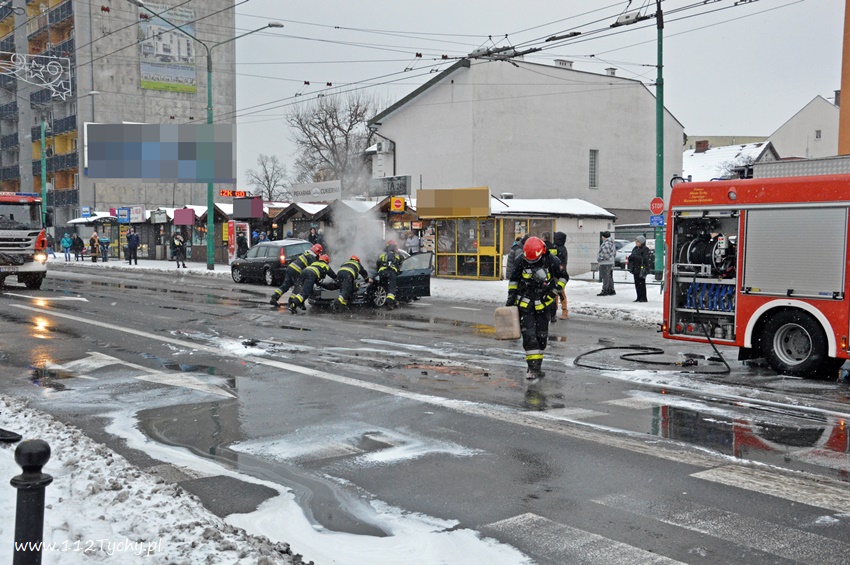 POŻAR SAMOCHODU NA ULICY BEGONII POŻAR SAMOCHODU NA ULICY BEGONII