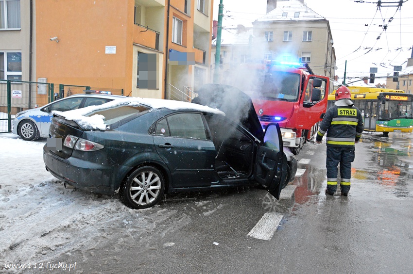 POŻAR SAMOCHODU NA ULICY BEGONII POŻAR SAMOCHODU NA ULICY BEGONII