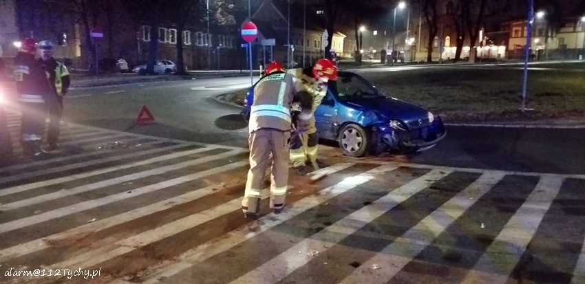 KOLIZJA DWÓCH OSOBÓWEK NA KATOWICKIEJ KOLIZJA DWÓCH OSOBÓWEK NA KATOWICKIEJ