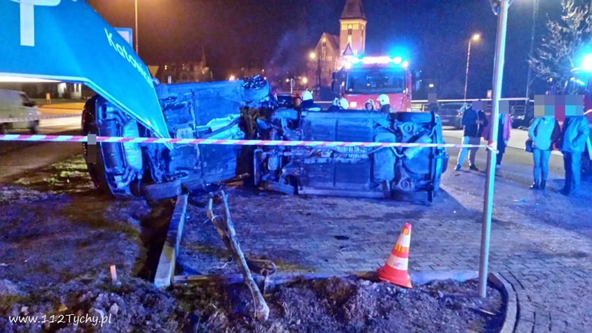 OSOBÓWKĄ STARANOWAŁ ZAPARKOWANE POJAZDY W KOBIÓRZE NA UL. CENTRALNEJ OSOBÓWKĄ STARANOWAŁ ZAPARKOWANE POJAZDY W KOBIÓRZE NA UL. CENTRALNEJ