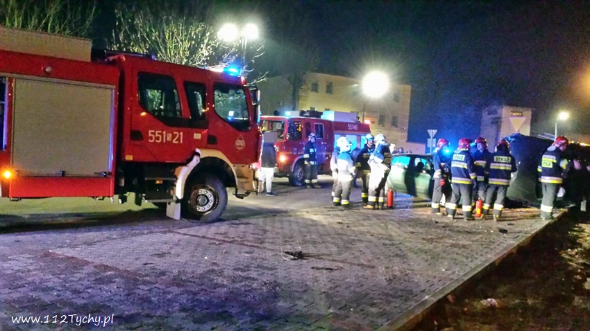 OSOBÓWKĄ STARANOWAŁ ZAPARKOWANE POJAZDY W KOBIÓRZE NA UL. CENTRALNEJ OSOBÓWKĄ STARANOWAŁ ZAPARKOWANE POJAZDY W KOBIÓRZE NA UL. CENTRALNEJ