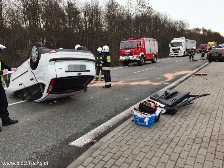 ZDERZENIE TRZECH OSOBÓWEK NA GLIWICKIEJ W MIKOŁOWIE ZDERZENIE TRZECH OSOBÓWEK NA GLIWICKIEJ W MIKOŁOWIE