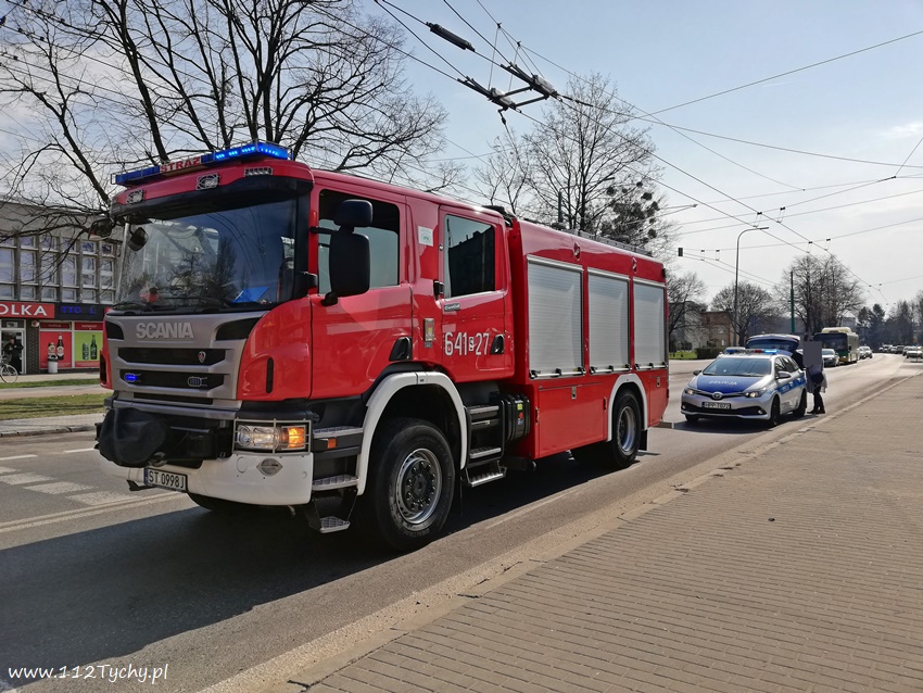 ZDERZENIE TRZECH POJAZDÓW NA SKRZYŻOWANIU EDUKACJI I GROTA - ROWECKIEGO ZDERZENIE TRZECH POJAZDÓW NA SKRZYŻOWANIU EDUKACJI I GROTA - ROWECKIEGO