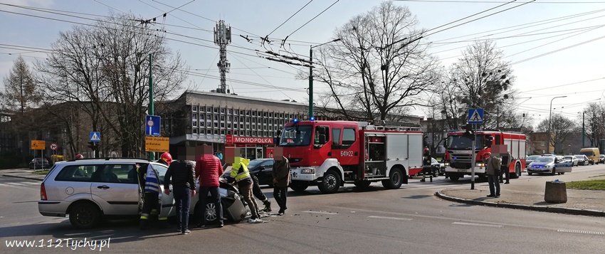 ZDERZENIE TRZECH POJAZDÓW NA SKRZYŻOWANIU EDUKACJI I GROTA - ROWECKIEGO ZDERZENIE TRZECH POJAZDÓW NA SKRZYŻOWANIU EDUKACJI I GROTA - ROWECKIEGO