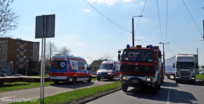 ZDERZENIE DWÓCH OSOBÓWEK NA SKRZYŻOWANIU ULIC TOWAROWA - CIELMICKA ZDERZENIE DWÓCH OSOBÓWEK NA SKRZYŻOWANIU ULIC TOWAROWA - CIELMICKA
