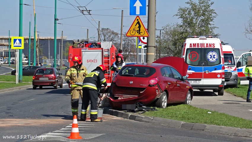 ZDERZENIE DWÓCH OSOBÓWEK NA SKRZYŻOWANIU ULIC TOWAROWA - CIELMICKA ZDERZENIE DWÓCH OSOBÓWEK NA SKRZYŻOWANIU ULIC TOWAROWA - CIELMICKA