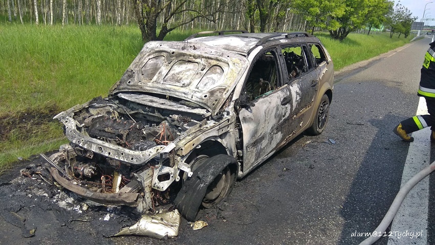 WYPADEK MOTOCYKLISTY I POŻAR SAMOCHODU NA TRASIE S1 WYPADEK MOTOCYKLISTY I POŻAR SAMOCHODU NA TRASIE S1