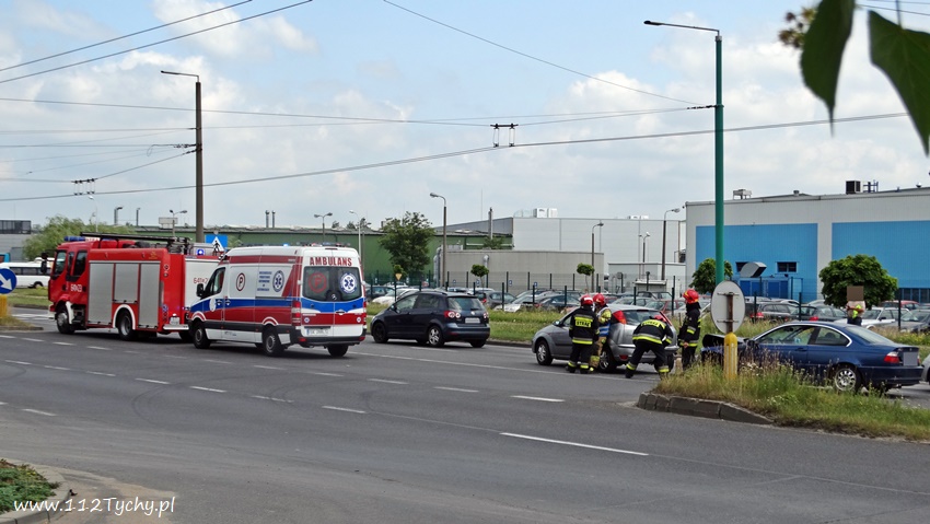 ZDERZENIE DWÓCH OSOBÓWEK NA TOWAROWEJ ZDERZENIE DWÓCH OSOBÓWEK NA TOWAROWEJ