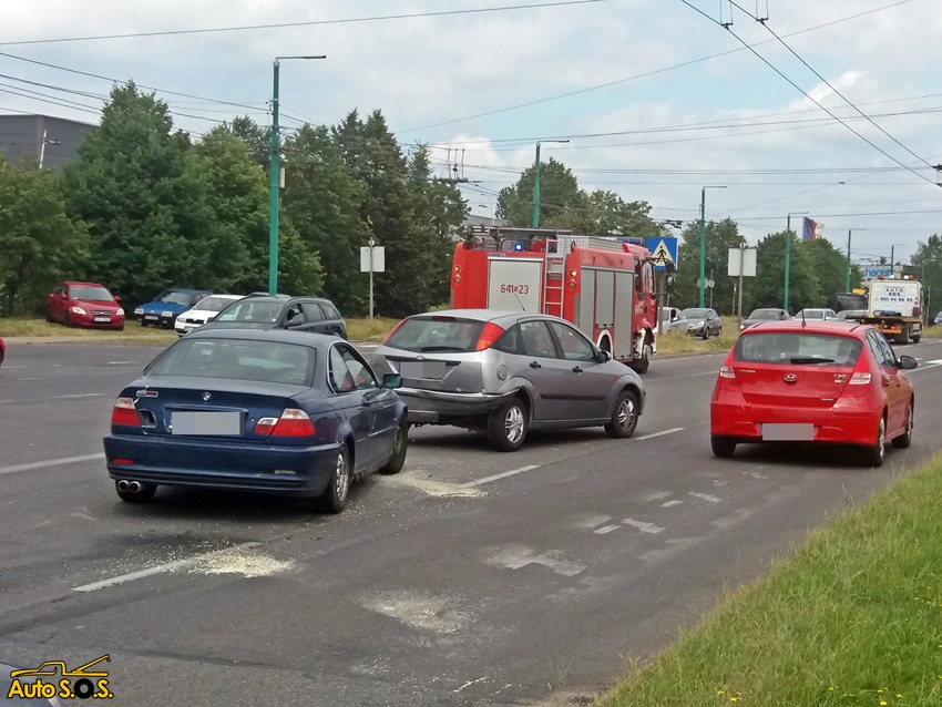 ZDERZENIE DWÓCH OSOBÓWEK NA TOWAROWEJ ZDERZENIE DWÓCH OSOBÓWEK NA TOWAROWEJ