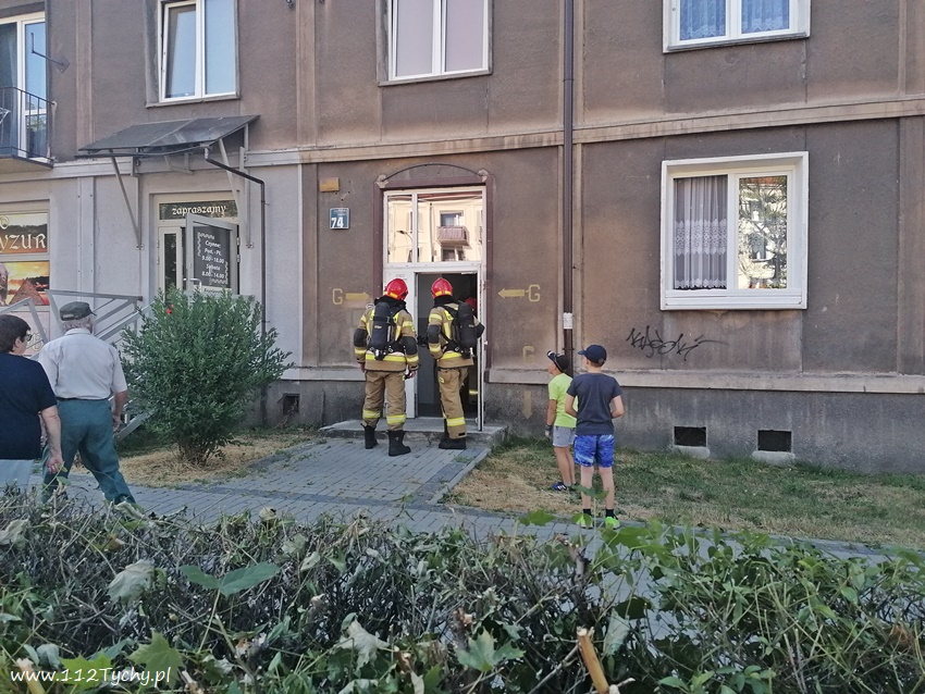 PRZYPALONA POTRAWA - INTERWENCJA STRAŻY POŻARNEJ NA AL. BIELSKIEJ PRZYPALONA POTRAWA - INTERWENCJA STRAŻY POŻARNEJ NA AL. BIELSKIEJ