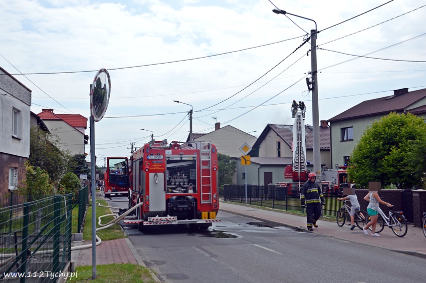 POŻAR DACHU I PODDASZA BUDYNKU W BOJSZOWACH POŻAR DACHU I PODDASZA BUDYNKU W BOJSZOWACH