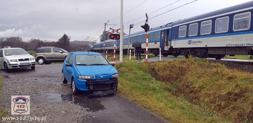 ZDERZENIE OSOBÓWKI Z POCIĄGIEM W WYRACH ZDERZENIE OSOBÓWKI Z POCIĄGIEM W WYRACH