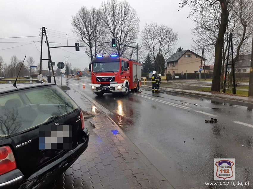 ZDERZENIE TRZECH POJAZDÓW NA UL. WARSZAWSKIEJ W BIERUNIU ZDERZENIE TRZECH POJAZDÓW NA UL. WARSZAWSKIEJ W BIERUNIU
