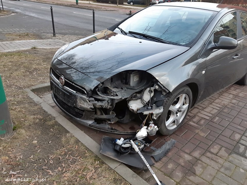 ZDERZENIE DWÓCH OSOBÓWEK NA BUDOWLANYCH ZDERZENIE DWÓCH OSOBÓWEK NA BUDOWLANYCH