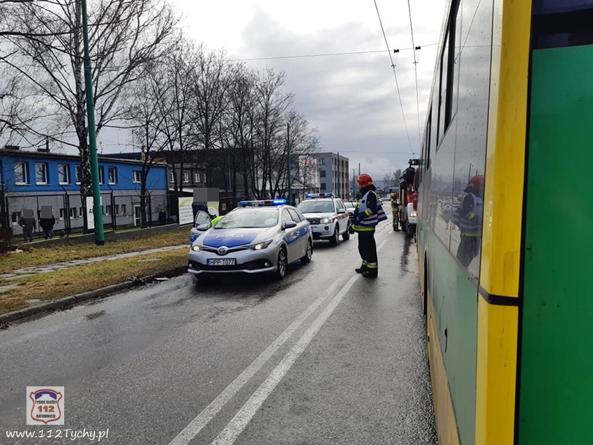 ZDERZENIE OSOBÓWKI Z TROLEJBUSEM NA SKRZYŻOWANIU UL. PRZEMYSŁOWEJ Z METALOWĄ ZDERZENIE OSOBÓWKI Z TROLEJBUSEM NA SKRZYŻOWANIU UL. PRZEMYSŁOWEJ Z METALOWĄ