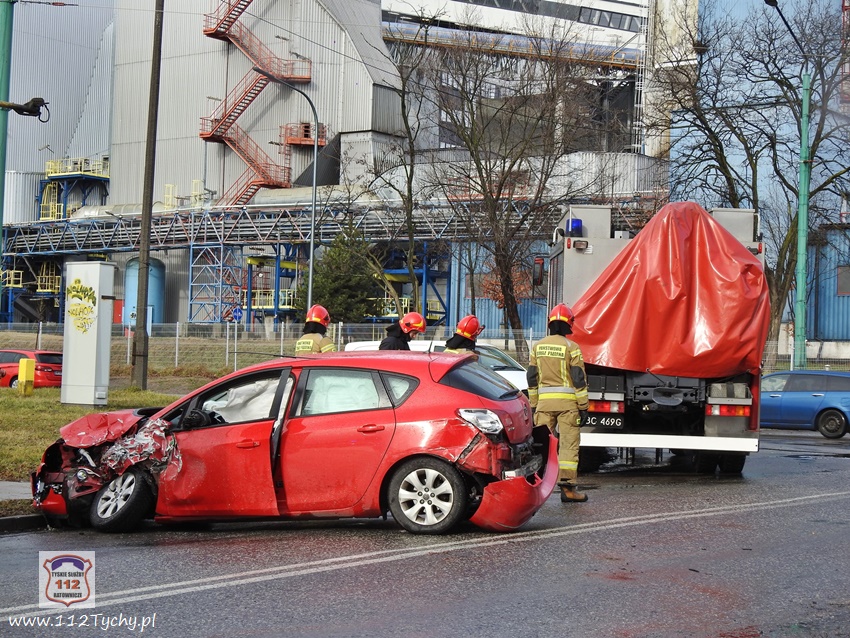 ZDERZENIE OSOBÓWKI Z TROLEJBUSEM NA SKRZYŻOWANIU UL. PRZEMYSŁOWEJ Z METALOWĄ ZDERZENIE OSOBÓWKI Z TROLEJBUSEM NA SKRZYŻOWANIU UL. PRZEMYSŁOWEJ Z METALOWĄ