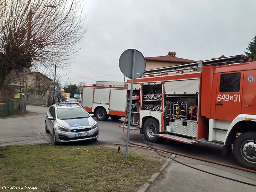POŻAR SAMOCHODU NA UL. BRATA ALBERTA W IMIELINIE POŻAR SAMOCHODU NA UL. BRATA ALBERTA W IMIELINIE