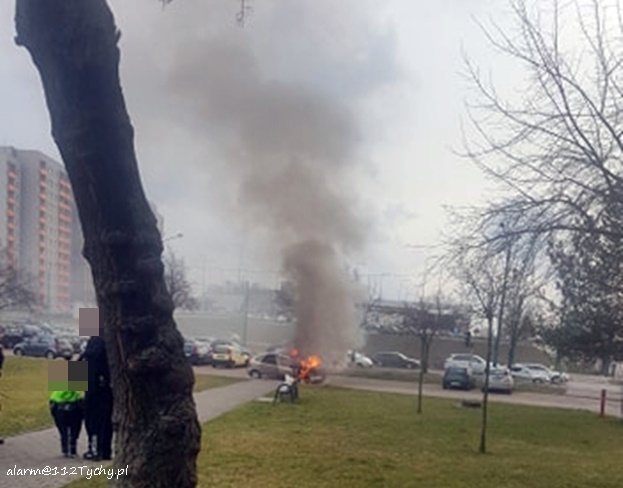 POŻAR SAMOCHODU OSOBOWEGO NA PARKINGU PRZY AL. PIŁSUDSKIEGO POŻAR SAMOCHODU OSOBOWEGO NA PARKINGU PRZY AL. PIŁSUDSKIEGO