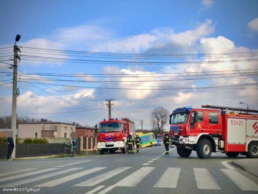 AUTOBUS KOMUNIKACJI MIEJSKIEJ W ROWIE NA UL. GLIWICKIEJ W MIKOŁOWIE AUTOBUS KOMUNIKACJI MIEJSKIEJ W ROWIE NA UL. GLIWICKIEJ W MIKOŁOWIE