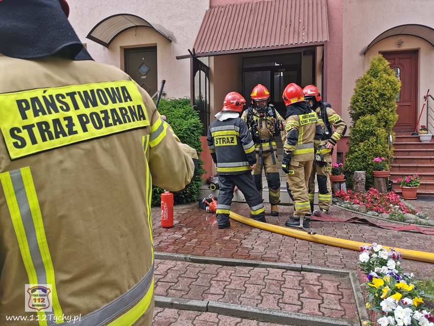POŻAR PIWNICY W BUDYNKU WIELORODZINNYM PRZY UL. CIELMICKIEJ POŻAR PIWNICY W BUDYNKU WIELORODZINNYM PRZY UL. CIELMICKIEJ