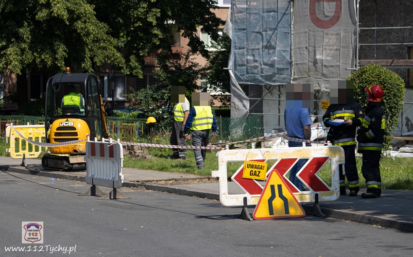 USZKODZONY GAZOCIĄG NA UL. MŁODZIEŻOWEJ USZKODZONY GAZOCIĄG NA UL. MŁODZIEŻOWEJ