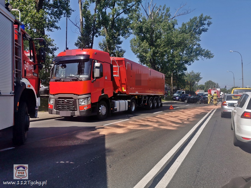 ZDERZENIE POJAZDÓW NA UL. MIKOŁOWSKIEJ ZDERZENIE POJAZDÓW NA UL. MIKOŁOWSKIEJ