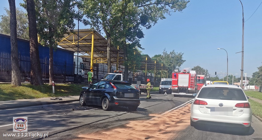 ZDERZENIE POJAZDÓW NA UL. MIKOŁOWSKIEJ ZDERZENIE POJAZDÓW NA UL. MIKOŁOWSKIEJ