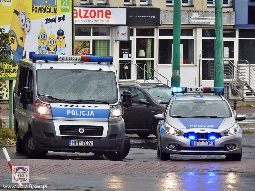 INTERWENCJA SŁUŻB RATUNKOWYCH W TYM ŚMIGŁOWCA LPR RATOWNIK 4 PRZY UL. DĘBOWEJ INTERWENCJA SŁUŻB RATUNKOWYCH W TYM ŚMIGŁOWCA LPR RATOWNIK 4 PRZY UL. DĘBOWEJ