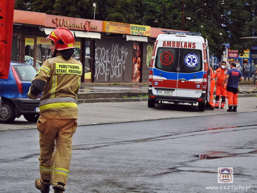 INTERWENCJA SŁUŻB RATUNKOWYCH W TYM ŚMIGŁOWCA LPR RATOWNIK 4 PRZY UL. DĘBOWEJ INTERWENCJA SŁUŻB RATUNKOWYCH W TYM ŚMIGŁOWCA LPR RATOWNIK 4 PRZY UL. DĘBOWEJ