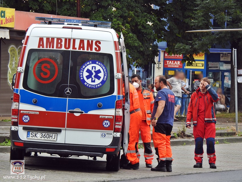 INTERWENCJA SŁUŻB RATUNKOWYCH W TYM ŚMIGŁOWCA LPR RATOWNIK 4 PRZY UL. DĘBOWEJ INTERWENCJA SŁUŻB RATUNKOWYCH W TYM ŚMIGŁOWCA LPR RATOWNIK 4 PRZY UL. DĘBOWEJ