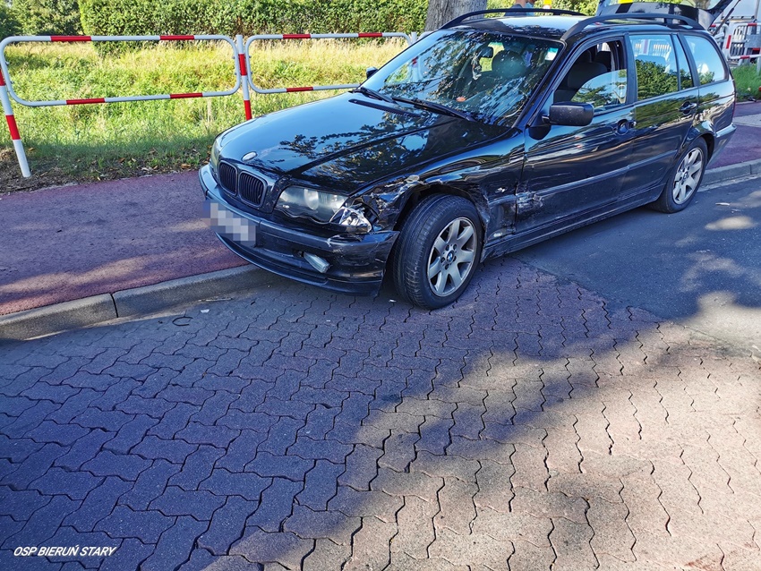 ZDERZENIE DWÓCH OSOBÓWEK NA UL. CHEMIKÓW W BIERUNIU ZDERZENIE DWÓCH OSOBÓWEK NA UL. CHEMIKÓW W BIERUNIU