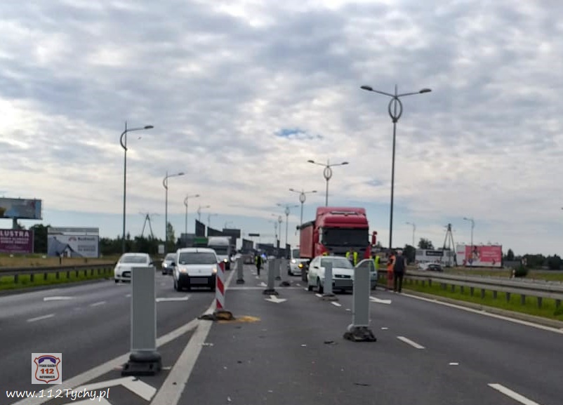 ZDERZENIE CIĘŻARÓWKI Z OSOBÓWKĄ NA UL. BESKIDZKIEJ (DK 1) ZDERZENIE CIĘŻARÓWKI Z OSOBÓWKĄ NA UL. BESKIDZKIEJ (DK 1)