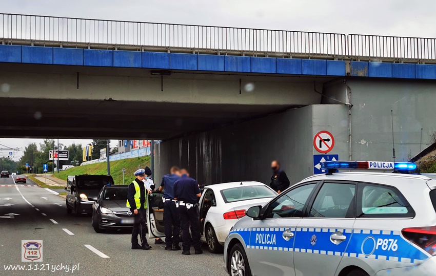 ZATRZYMANIE NIETRZEŹWEGO KIERUJĄCEGO NA UL. SIKORSKIEGO ZATRZYMANIE NIETRZEŹWEGO KIERUJĄCEGO NA UL. SIKORSKIEGO
