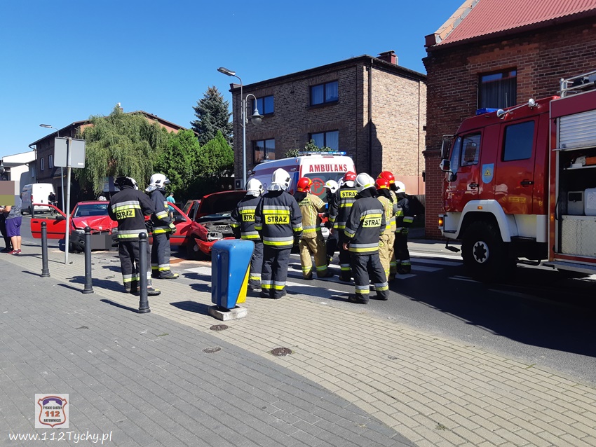 ZDERZENIE DWÓCH OSOBÓWEK NA NA UL. ŚLĄSKIEJ W CHEŁMIE ŚLĄSKIM ZDERZENIE DWÓCH OSOBÓWEK NA NA UL. ŚLĄSKIEJ W CHEŁMIE ŚLĄSKIM