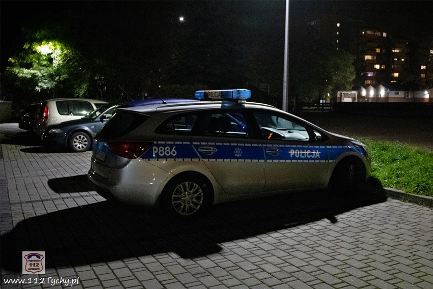 INTERWENCJA SŁUŻB RATUNKOWYCH W MIESZKANIU NA OŚ. 4 PORY ROKU INTERWENCJA SŁUŻB RATUNKOWYCH W MIESZKANIU NA OŚ. 4 PORY ROKU