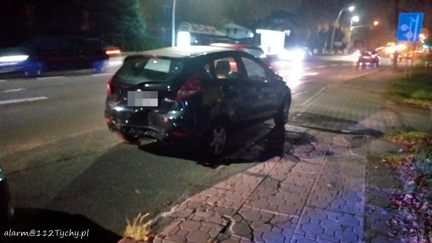 ZDERZENIE DWÓCH OSOBOWEK NA UL. MIKOŁOWSKIEJ ZDERZENIE DWÓCH OSOBOWEK NA UL. MIKOŁOWSKIEJ
