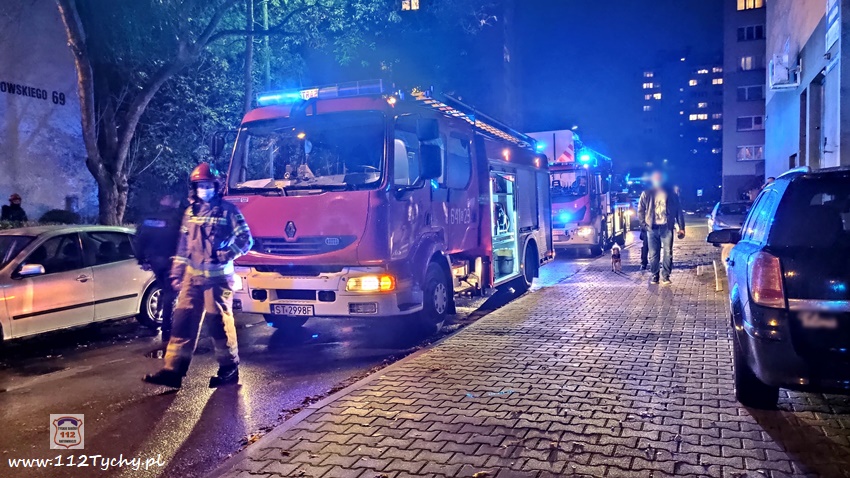 POŻAR NA KLATCE SCHODOWEJ BUDYNKU WIELORODZINNEGO PRZY UL.DĄBROWSKIEGO POŻAR NA KLATCE SCHODOWEJ BUDYNKU WIELORODZINNEGO PRZY UL.DĄBROWSKIEGO