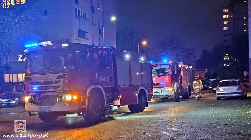 POŻAR NA KLATCE SCHODOWEJ BUDYNKU WIELORODZINNEGO PRZY UL.DĄBROWSKIEGO POŻAR NA KLATCE SCHODOWEJ BUDYNKU WIELORODZINNEGO PRZY UL.DĄBROWSKIEGO