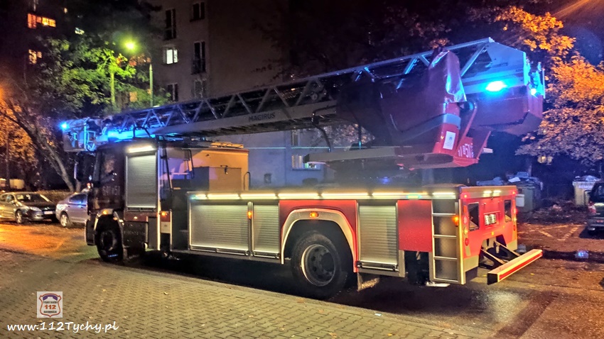 POŻAR NA KLATCE SCHODOWEJ BUDYNKU WIELORODZINNEGO PRZY UL.DĄBROWSKIEGO POŻAR NA KLATCE SCHODOWEJ BUDYNKU WIELORODZINNEGO PRZY UL.DĄBROWSKIEGO