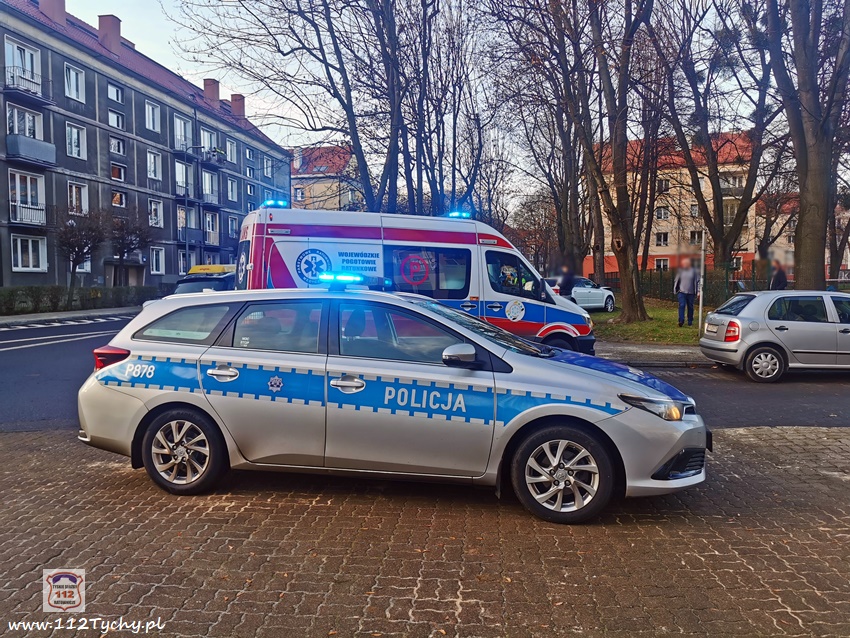 OSOBÓWKA UDERZYŁA W DRZEWO PRZY UL. CYGANERII OSOBÓWKA UDERZYŁA W DRZEWO PRZY UL. CYGANERII