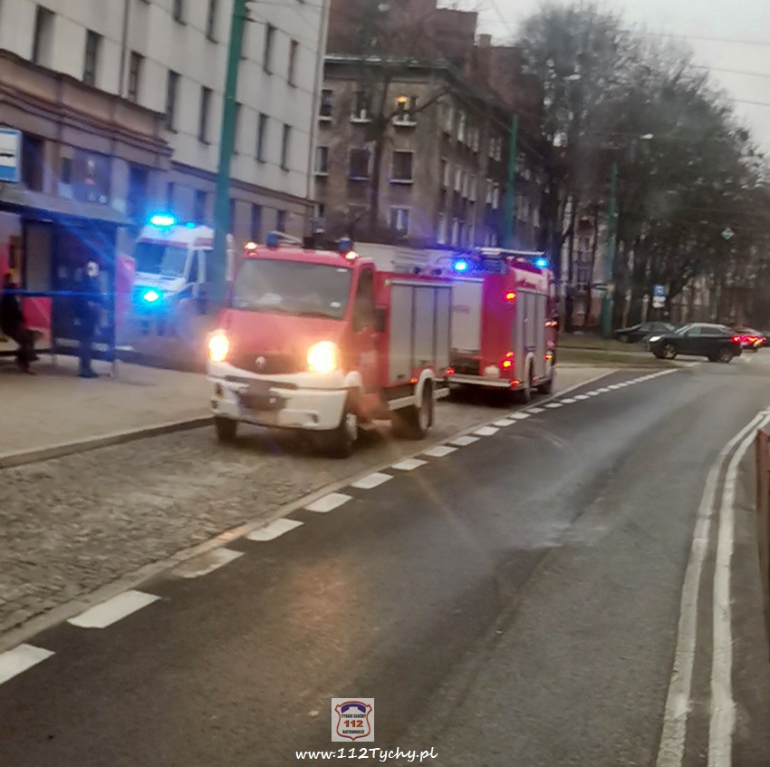 NZK U MŁODEJ KOBIETY NA UL. BUDOWLANYCH - INTERWENCJA SŁUŻB RATUNKOWYCH NZK U MŁODEJ KOBIETY NA UL. BUDOWLANYCH - INTERWENCJA SŁUŻB RATUNKOWYCH