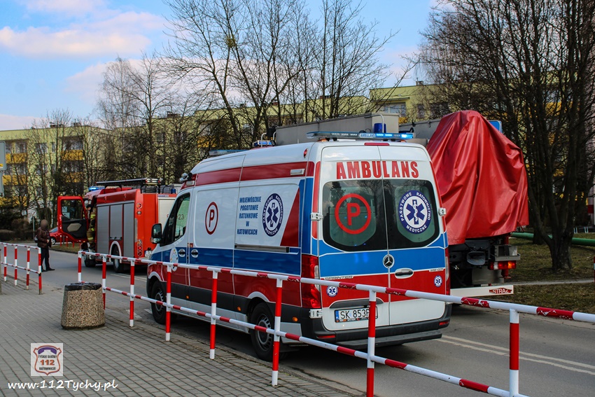 INTERWENCJA SŁUŻB RATUNKOWYCH W SZKOLE PODSTAWOWEJ NR 37 PRZY UL. KONECZNEGO INTERWENCJA SŁUŻB RATUNKOWYCH W SZKOLE PODSTAWOWEJ NR 37 PRZY UL. KONECZNEGO