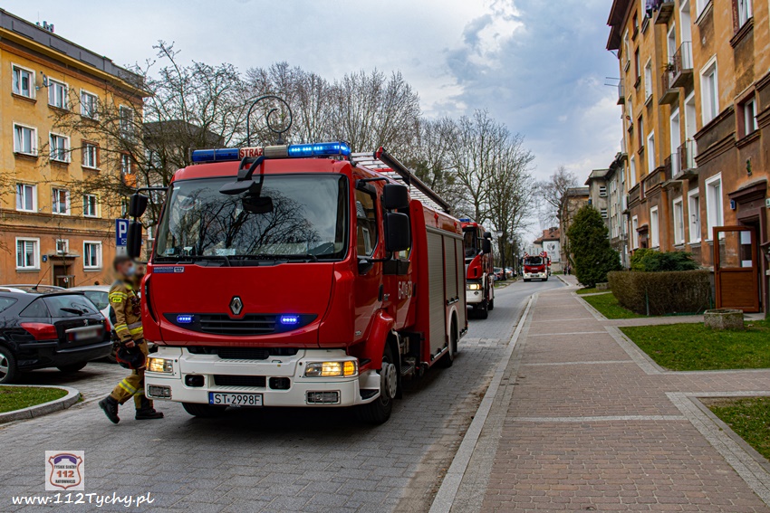 INTERWENCJA STRAŻY POŻARNEJ I POGOTOWIA GAZOWEGO W BUDYNKU WIELORODZINNYM PRZY UL. ARKADOWEJ INTERWENCJA STRAŻY POŻARNEJ I POGOTOWIA GAZOWEGO W BUDYNKU WIELORODZINNYM PRZY UL. ARKADOWEJ