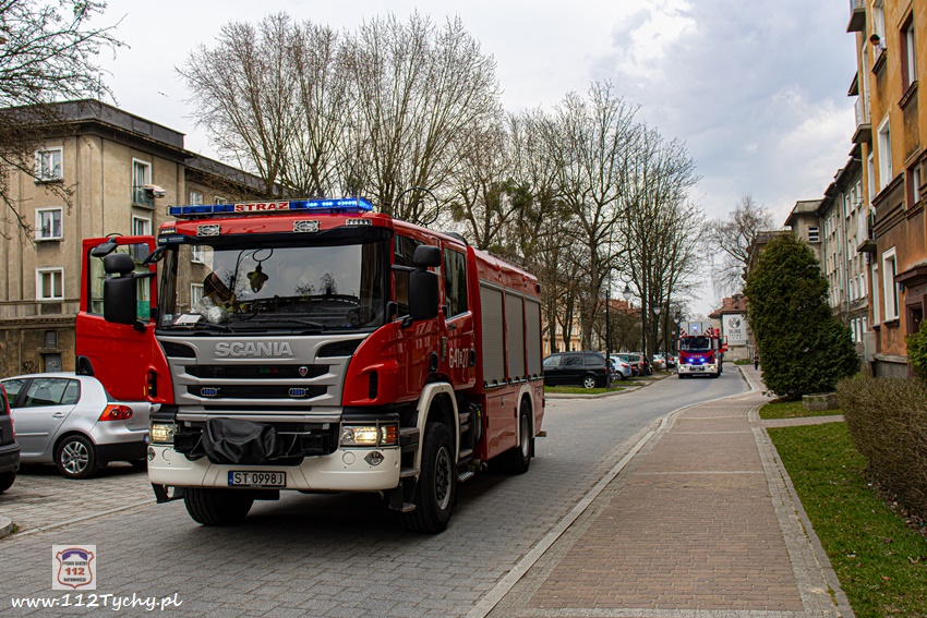 INTERWENCJA STRAŻY POŻARNEJ I POGOTOWIA GAZOWEGO W BUDYNKU WIELORODZINNYM PRZY UL. ARKADOWEJ INTERWENCJA STRAŻY POŻARNEJ I POGOTOWIA GAZOWEGO W BUDYNKU WIELORODZINNYM PRZY UL. ARKADOWEJ