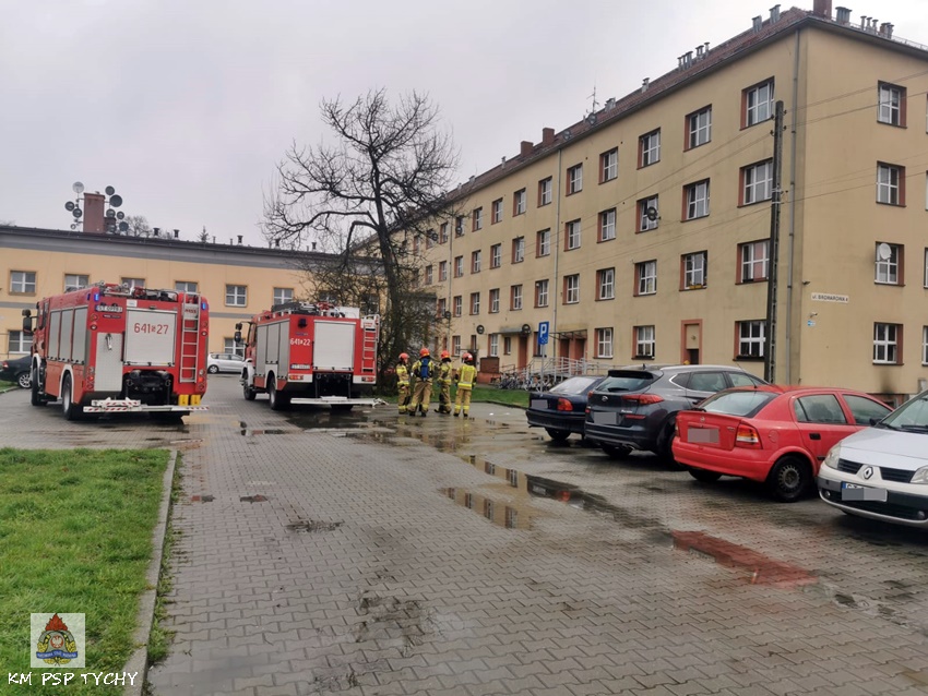 POŻAR PIWNICY W BUDYNKU WIELORODZINNYM PRZY UL. BROWAROWEJ 4 POŻAR PIWNICY W BUDYNKU WIELORODZINNYM PRZY UL. BROWAROWEJ 4