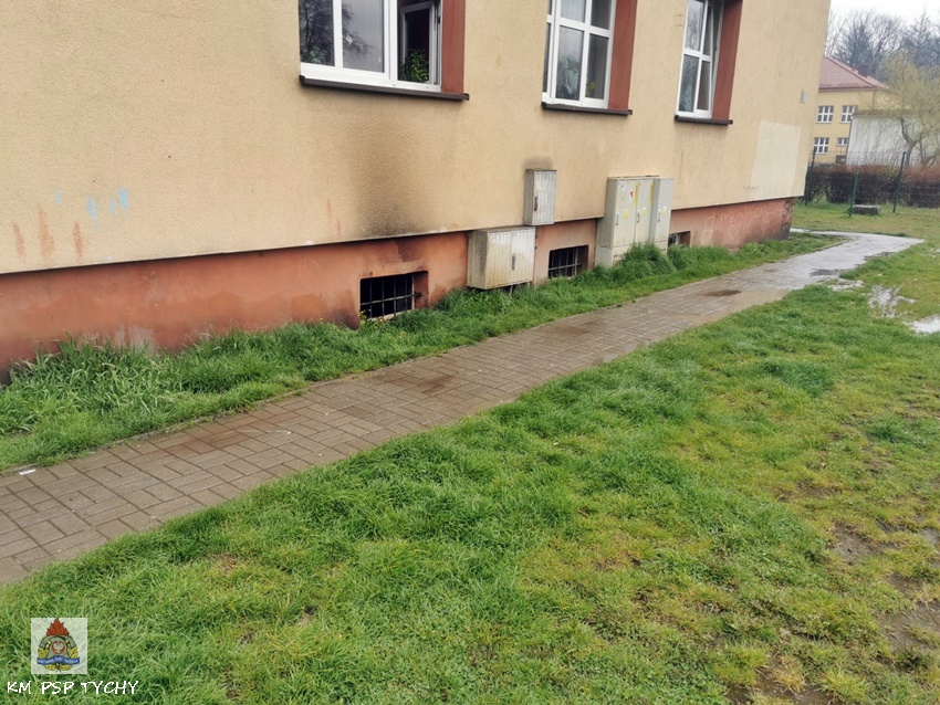 POŻAR PIWNICY W BUDYNKU WIELORODZINNYM PRZY UL. BROWAROWEJ 4 POŻAR PIWNICY W BUDYNKU WIELORODZINNYM PRZY UL. BROWAROWEJ 4